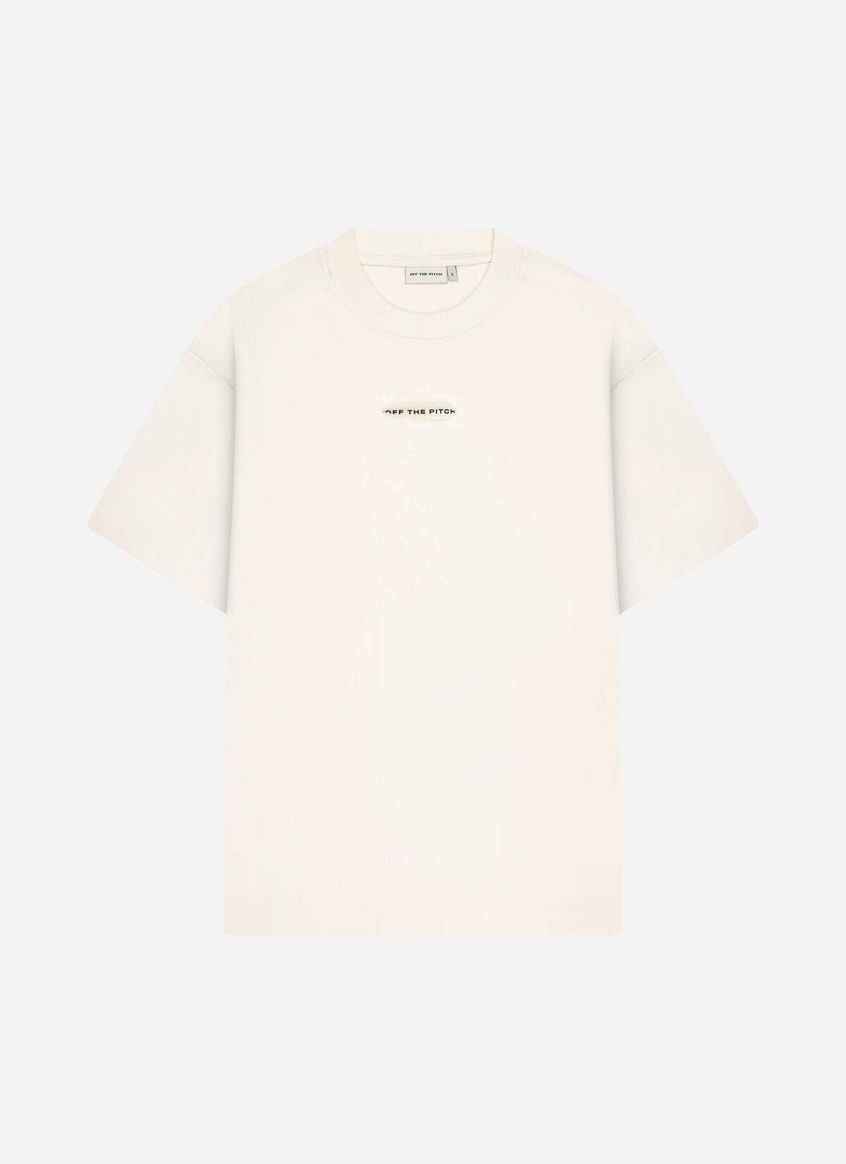 Off The Pitch Sage Loose Fit Tee - Off White, helles T-Shirt in Off White mit Loose Fit, kleinem Logo auf der Brust und geripptem Rundhalsausschnitt