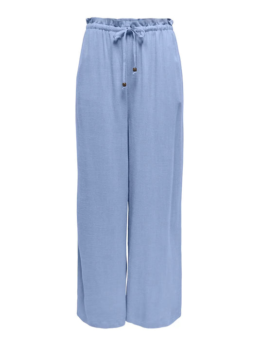 Damenhose Only Solvi Culotte Pant in Bel Air Blue – Vorderansicht der weiten Sommerhose mit Bindeband