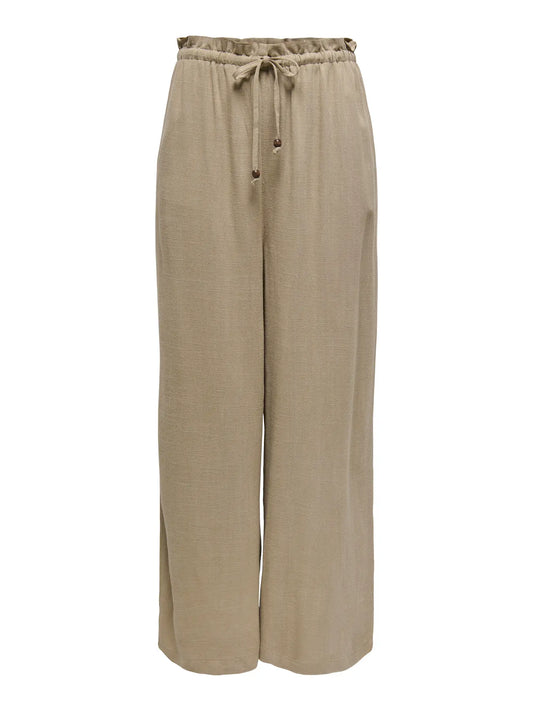 Only Solvi Culotte Pant Coriander in weiter Passform mit Bindegürtel und Gummibund – Vorderansicht der bequemen Damenhose in der Farbe Koriander