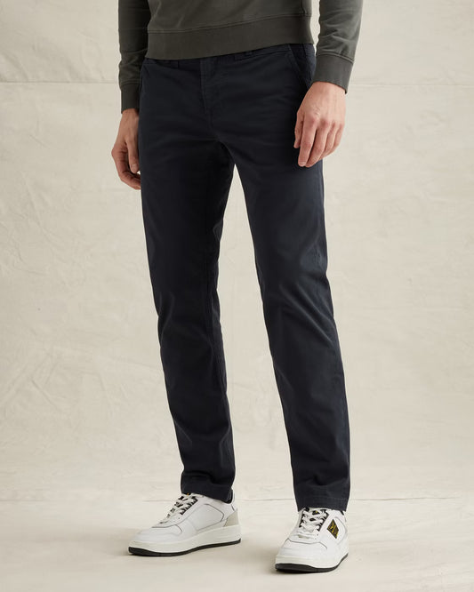 PME Legend American Classic Chino Salute in der Frontansicht – klassische Herren-Chino im Regular Fit mit feinem Twill und Stretchkomfort.