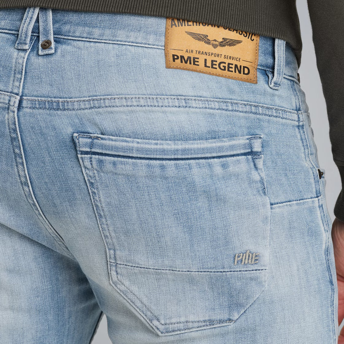 Detailaufnahme der PME Legend Nightflight Regular Fit High Summer Blue Light Jeans mit heller Sommer-Waschung und hochwertigen Nähten