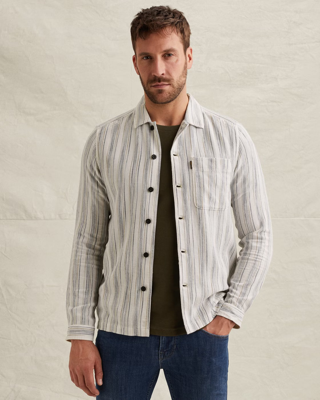 Frontansicht des PME Legend Long Sleeve Shirt Mattweave Stripe - Sargasso Sea: blau gestreiftes Herrenhemd mit Langarm, klassischem Kragen und durchgehender Knopfleiste.