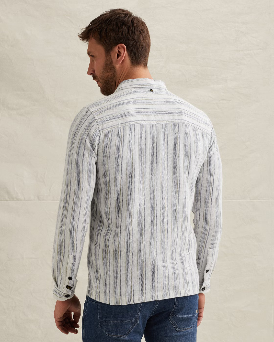 Rückansicht des PME Legend Long Sleeve Shirt Mattweave Stripe - Sargasso Sea: Langarmhemd in Sargasso Sea mit feinem Streifenmuster und Regular Fit.