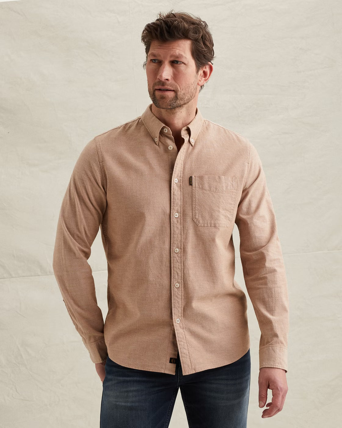 Frontansicht des PME Legend Shirt 2 Tone Oxford Ctn Lycra - Glazed Ginger: zweifarbiges Oxford-Herrenhemd aus Baumwoll-Lycra-Mix mit klassischem Kragen, Knopfleiste und modernem Fit.