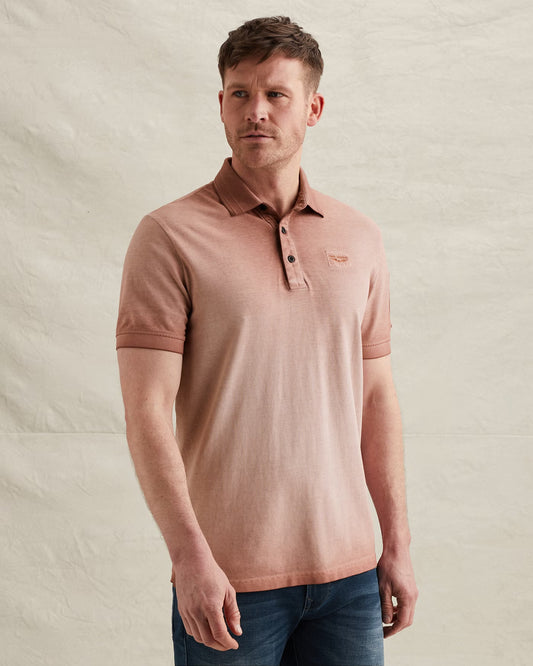 PME Legend Short Sleeve Polo Cold Dye Pique - Rose Dawn in Frontansicht, kurzärmliges Poloshirt mit klassischem Kragen und lässiger Passform