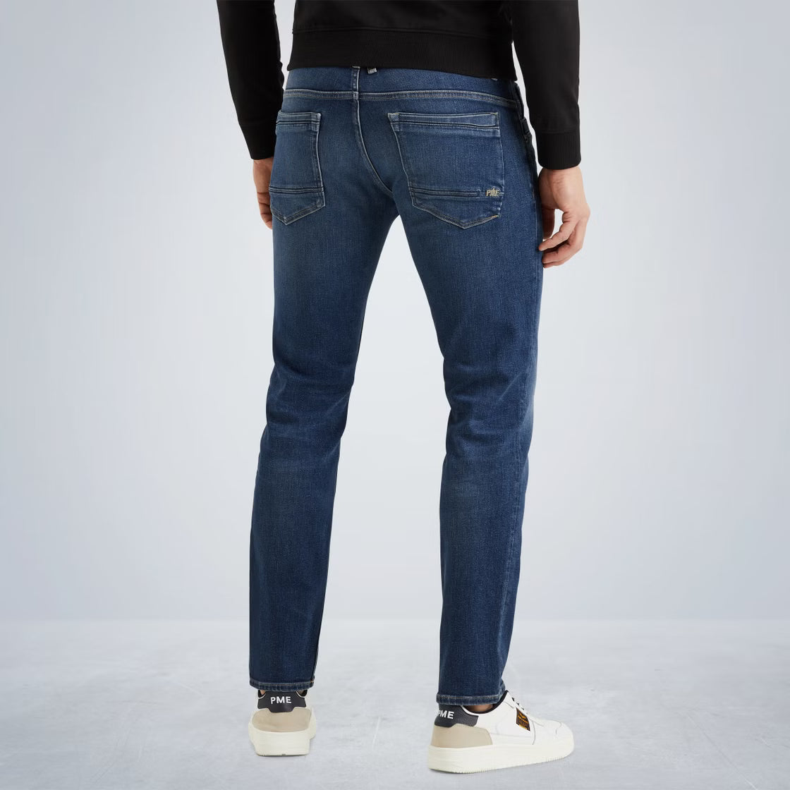 Detailaufnahme der PME Legend Skyrak Jeans – Silikonkante an der Vordertasche, Regular Fit