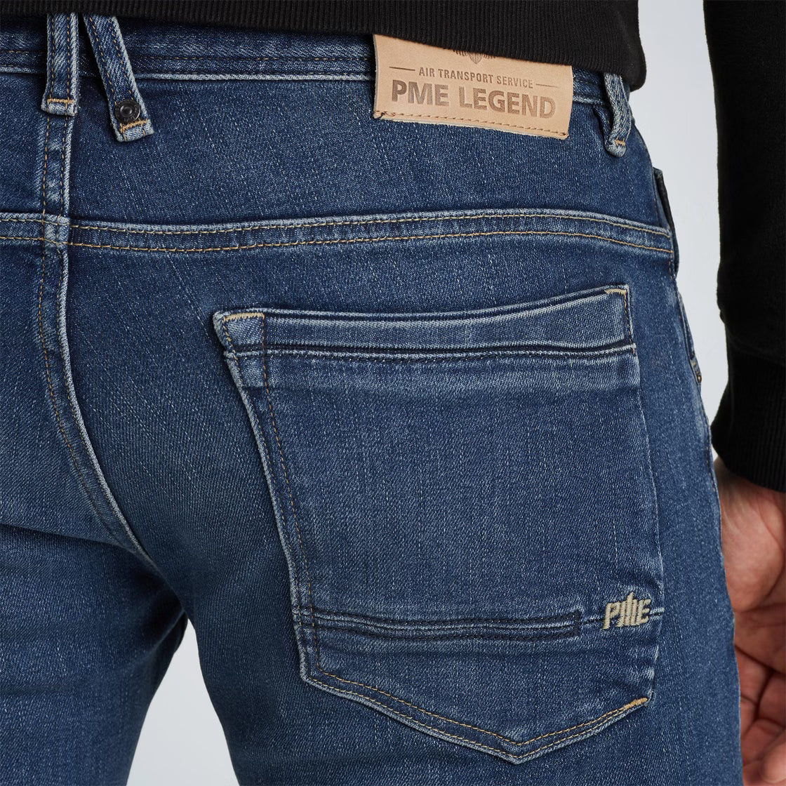 Rückansicht der PME Legend Skyrak Jeans in Comfort Bright Indigo mit markanten Gesäßtaschen