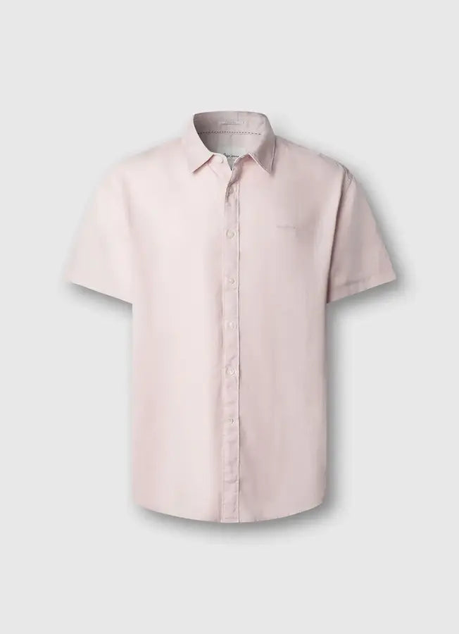 Frontansicht des Pepe Jeans London Percy - Light Pink: hellrosa Herren Kurzarmhemd mit klassischem Kragen, durchgehender Knopfleiste und schlichter, moderner Optik.