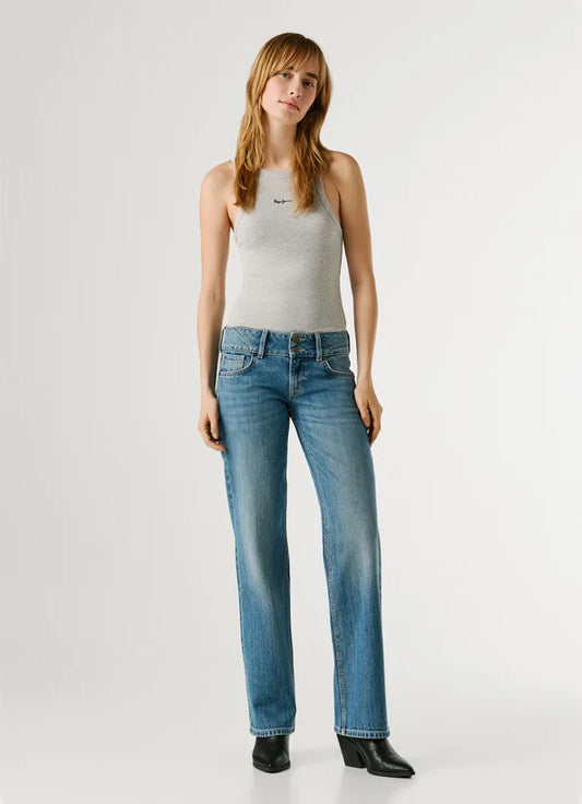 Ganzkörperansicht der Pepe Jeans London Venus - Low Waist Straight - 4VB: Damenjeans in heller Waschung mit Low Waist, Straight Leg und zeitlosem Denim-Look.