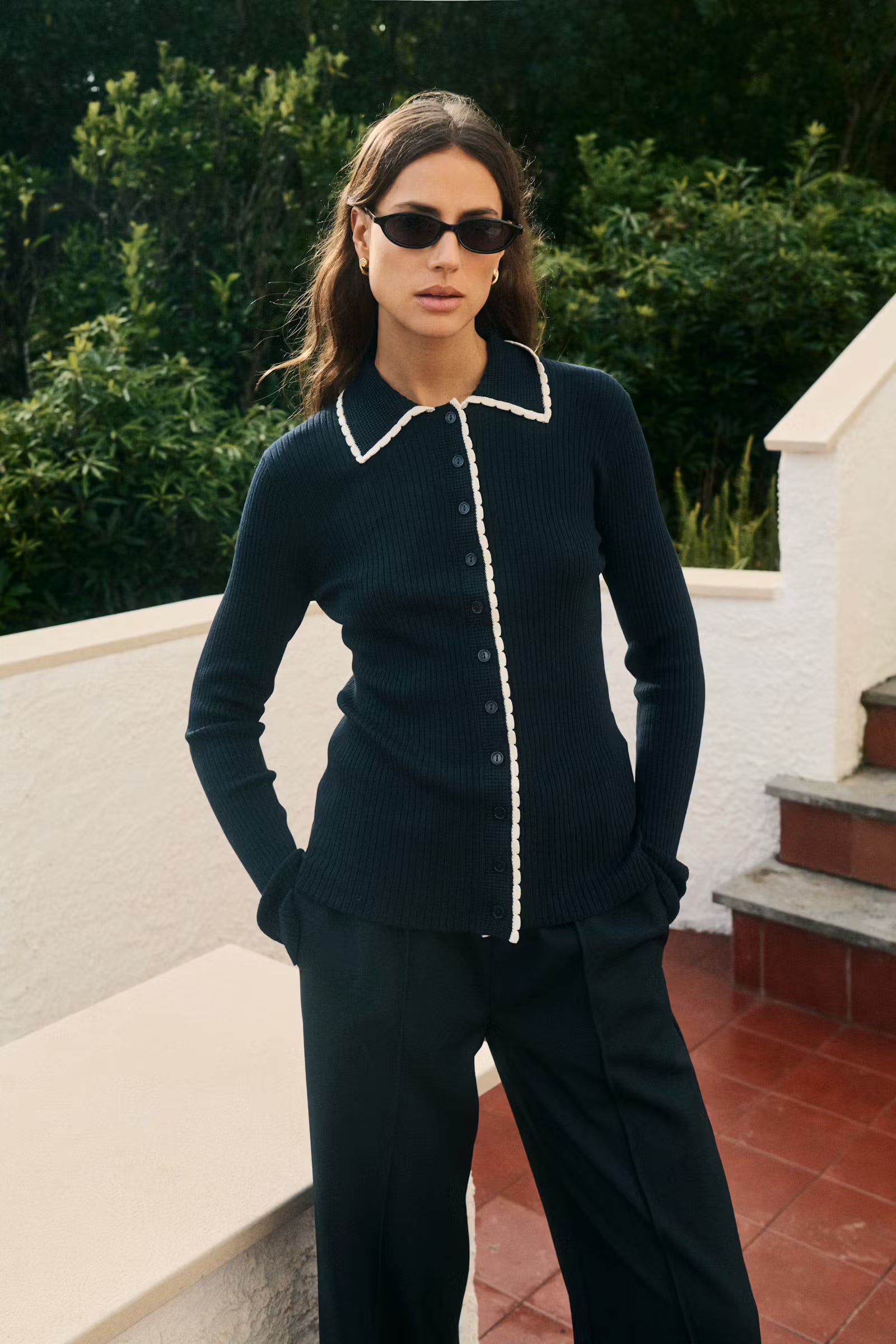 Rückansicht des Soaked Lysandra Polo Cardigan – Salute mit schlichter Silhouette und zeitlosem Design.