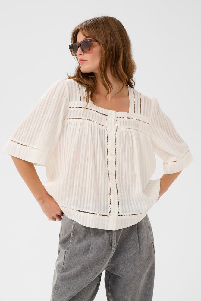 Frontansicht der Soaked Bianca Blouse - Broken White mit eckigem Ausschnitt, kurzen Ärmeln und fließender Passform