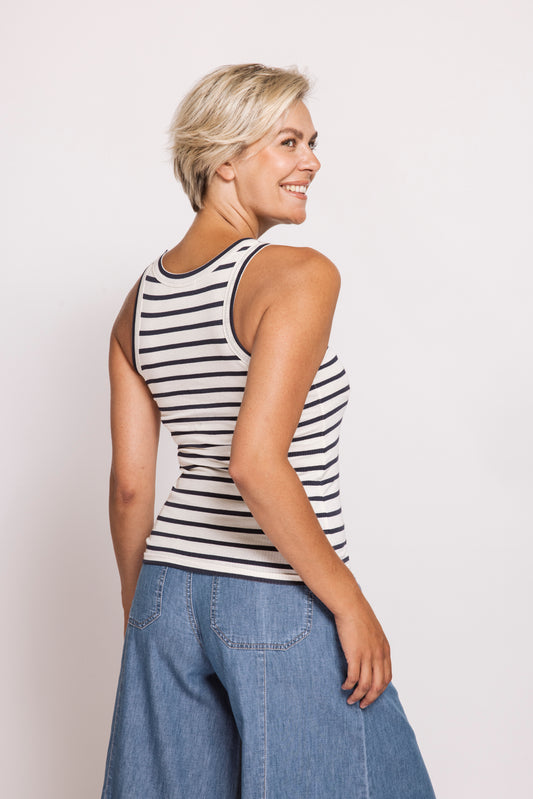 Zhrill Aria - Blue Damen Top Rückansicht mit blau-weißem Streifenmuster und figurbetonter Passform