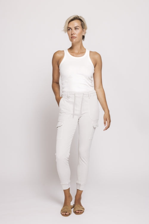 Zhrill Daisey Striped - Grey Damen-Cargohose mit Tunnelzug, Cargotaschen und schmalem Bein in Vorderansicht