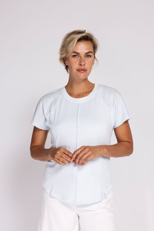 Zhrill Rosay - Blue Damen T-Shirt in Hellblau mit modernem Schnitt und Frontansicht