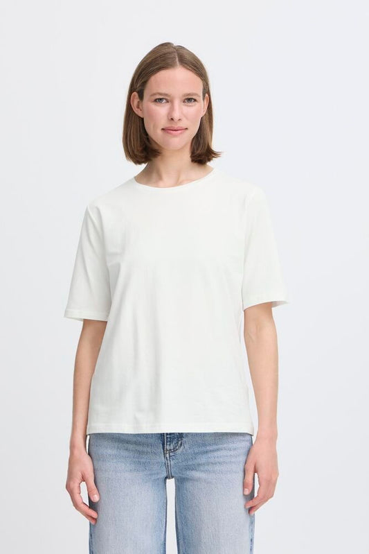 b.young Pamila Half Sl Tshirt 2 – T-Shirt mit halblangen Ärmeln – Farbe Off White – Vorderansicht getragen