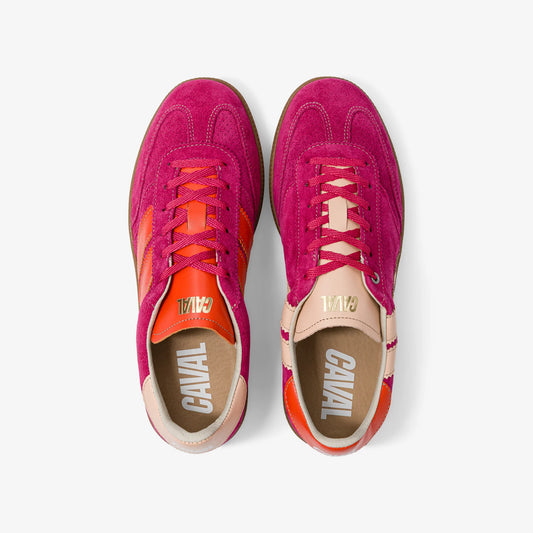 Draufsicht auf die Caval Pop Flamingo Sneaker mit asymmetrischem Design, pinken Schnürsenkeln und charakteristischem Logo