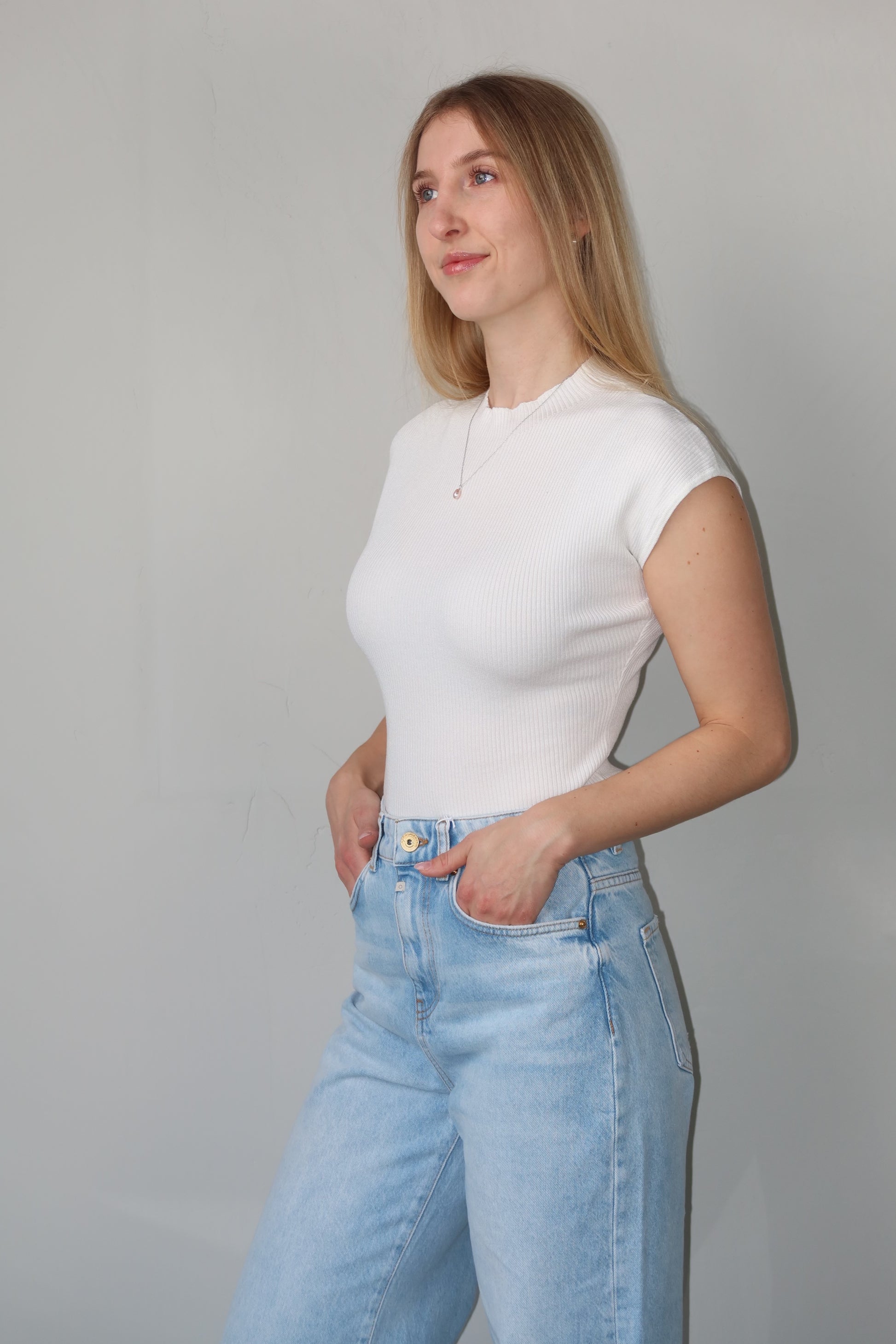 celincarolin Serenity Knit Tee Pure Cloud Seitenansicht