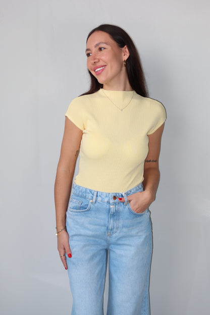 celincarolin Serenity Knit Tee Soft Butter Vorderansicht Nahaufnahme