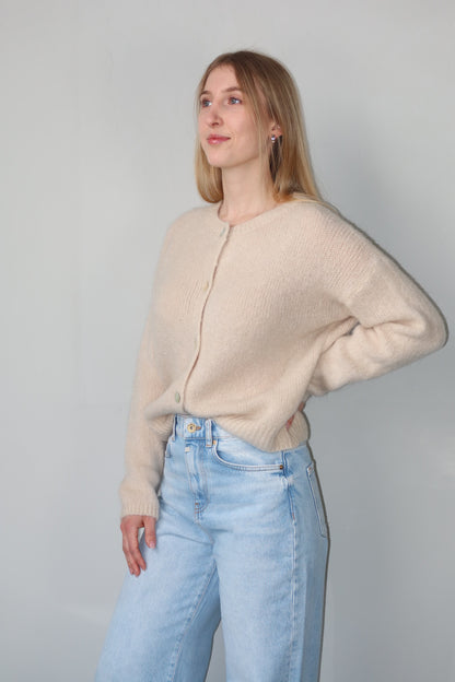 celincarolin cloud cardigan almond cream seitenansicht