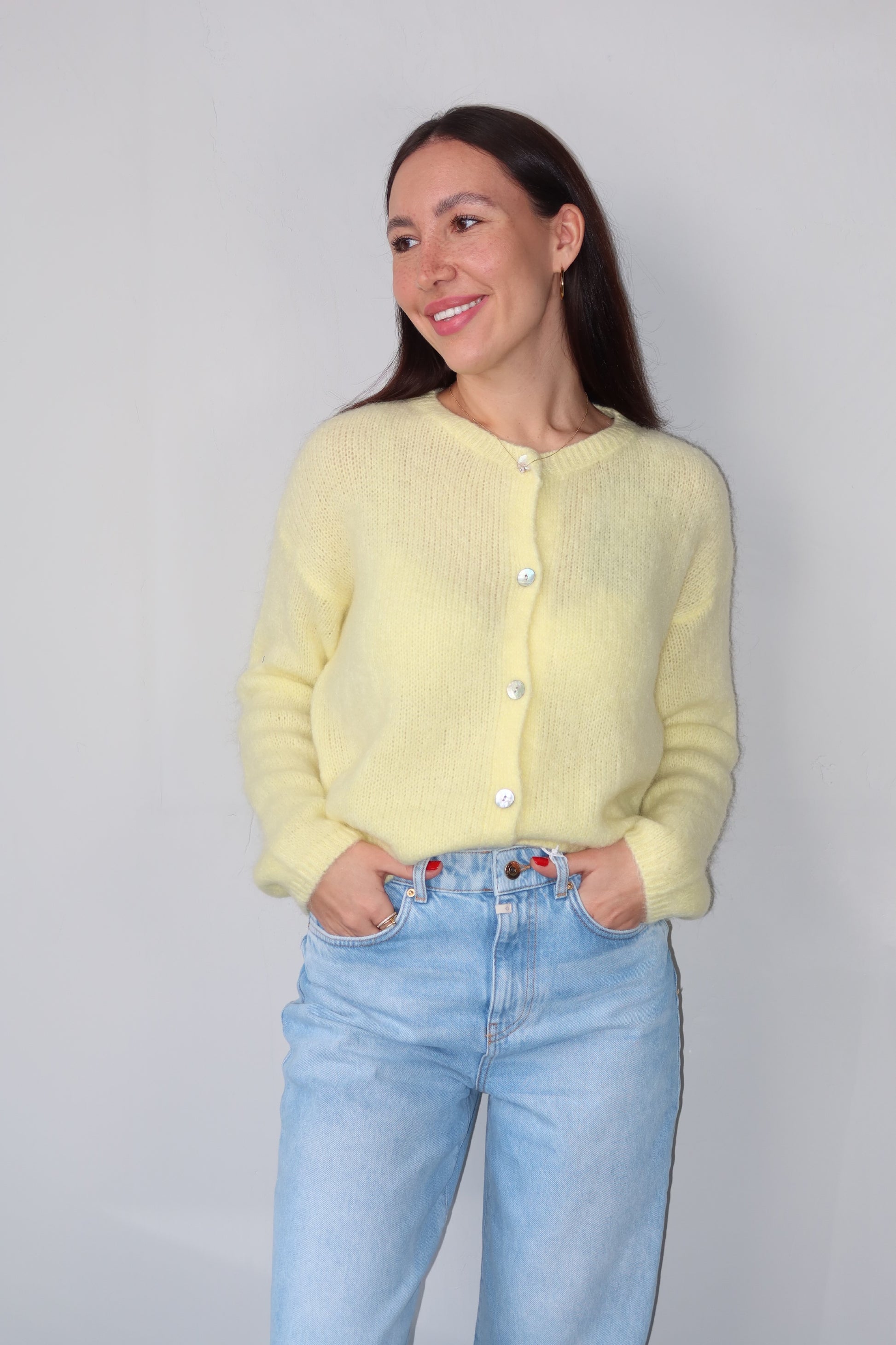celincarolin cloud cardigan soft butter Vorderansicht Nahaufnahme 