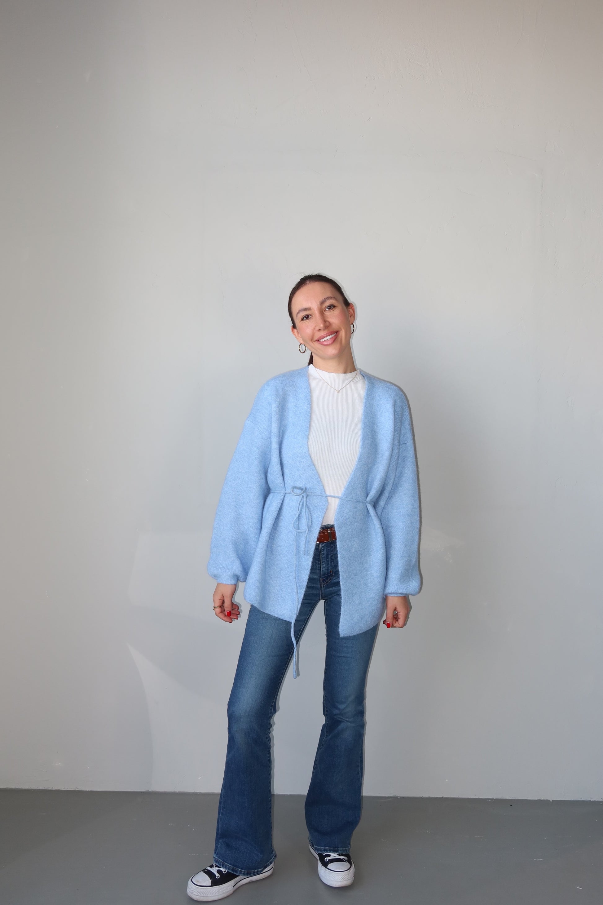 celincarolin knit cardigant in der Farbe sky Vorderansicht 