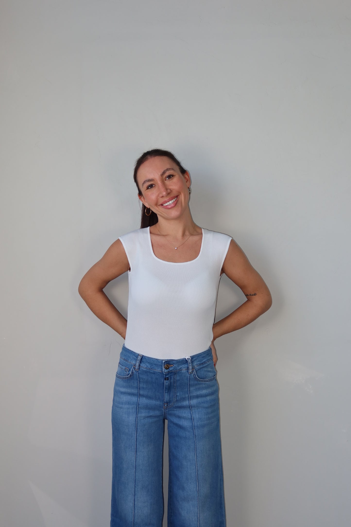celincarolin rivera knit tee pure cloud Vorderansicht Nahaufnahme