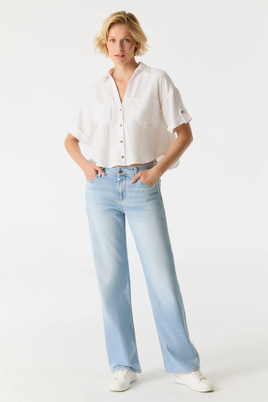 COJ Nova - Low Waist Wide Leg - Light Blue Jeans in Hellblau, Frontansicht mit weiter Beinform und niedrigem Bund