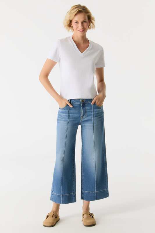 Cup Of Joe Vanessa - Culotte - Medium Blue Jeans mit weitem Bein und mittelhohem Bund in moderner Frontansicht, ideal für einen lässigen Look.