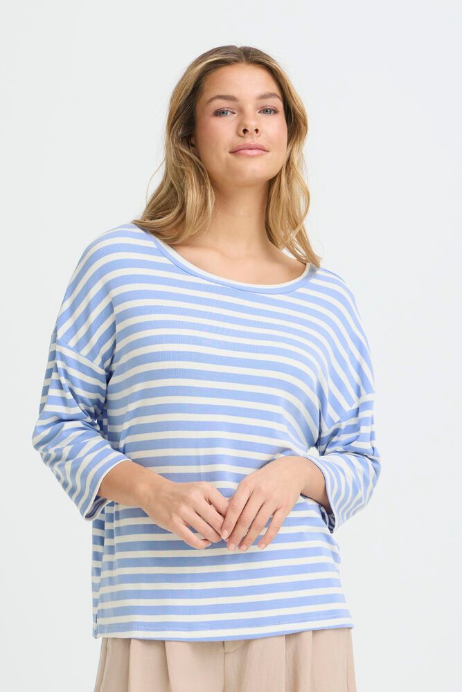 Vorderansicht des Fransa Cano Tee - Hydragea Stripe Damen Shirts mit Rundhalsausschnitt und modernem Streifenmuster.