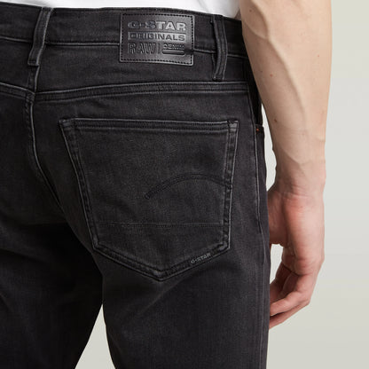 Detailansicht der Gesäßtasche und des Labels der G-Star 3301 Slim Jeans in Antic Charcoal