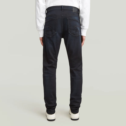 G-Star 3301 - Slim - Dark Aged Jeans in Rückenansicht komplett getragen