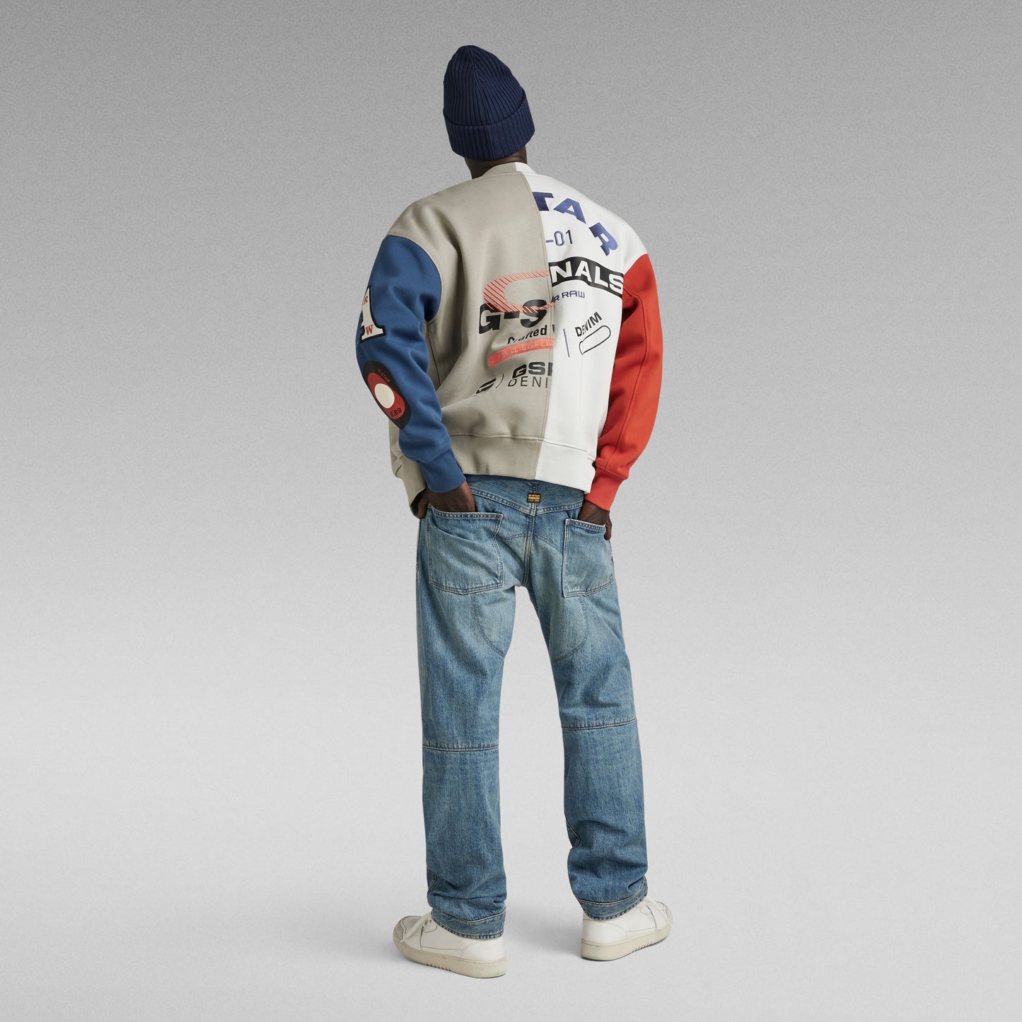 Rückansicht der G-Star Elwood Regular Antique 96 Jeans mit markanten Taschen.