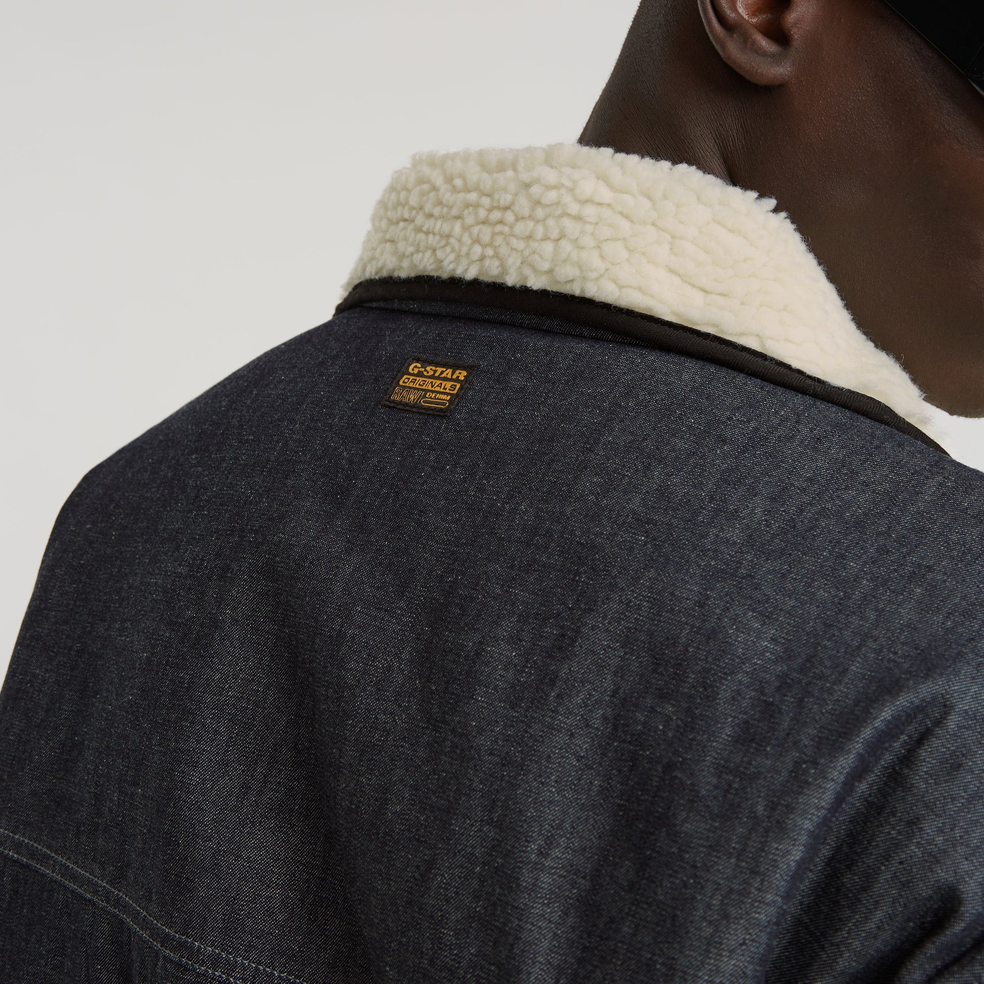 Detailaufnahme des Teddykragens der G-Star Jacke Padded Shanorak.