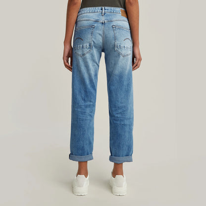 Rückansicht der G-Star Kate - Boyfriend - Light Indigo Aged Damenjeans mit bequemer Passform und markentypischem Stitching.
