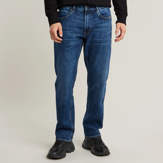 Frontansicht der Beinpartie der G-Star Mosa - Straight Jeans in Faded Atlantic Ocean – zeigt Passform und Waschung im Detail.