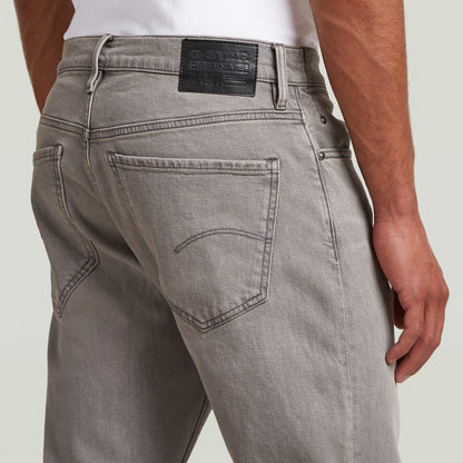 Detailansicht der Gesäßtasche der G-Star Mosa - Straight - Faded Moonstone Jeans mit schwarzem Logo-Patch