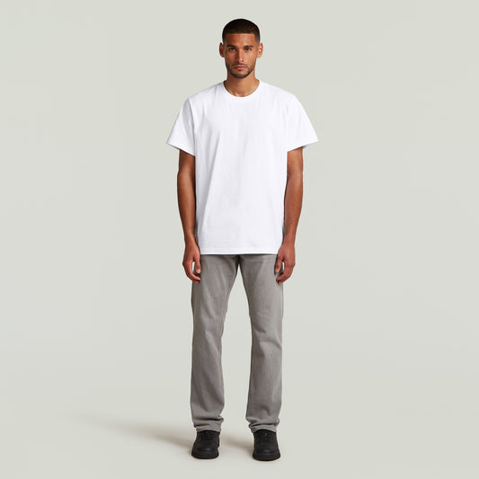 Komplettes Outfit mit G-Star Mosa - Straight - Faded Moonstone Jeans und weißem T-Shirt