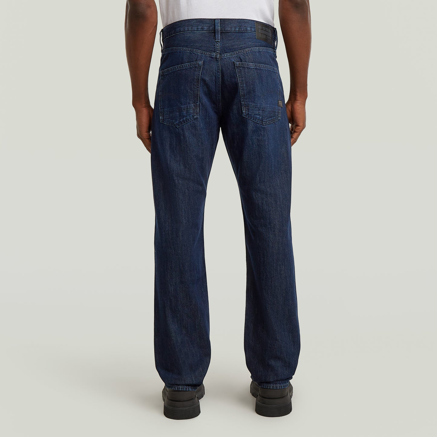 G-Star Raw Dakota Regular Straight Worn In Midnight Jeans – Rückansicht mit Gesäßtaschen und Lederpatch
