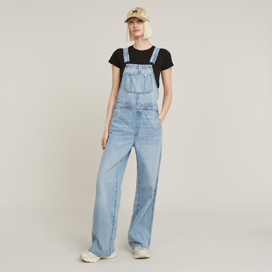Vorderansicht der G-Star Raw Dungaree Straight Leg Sun Faded Cloudburst – moderne Damen-Latzhose in verwaschenem Hellblau