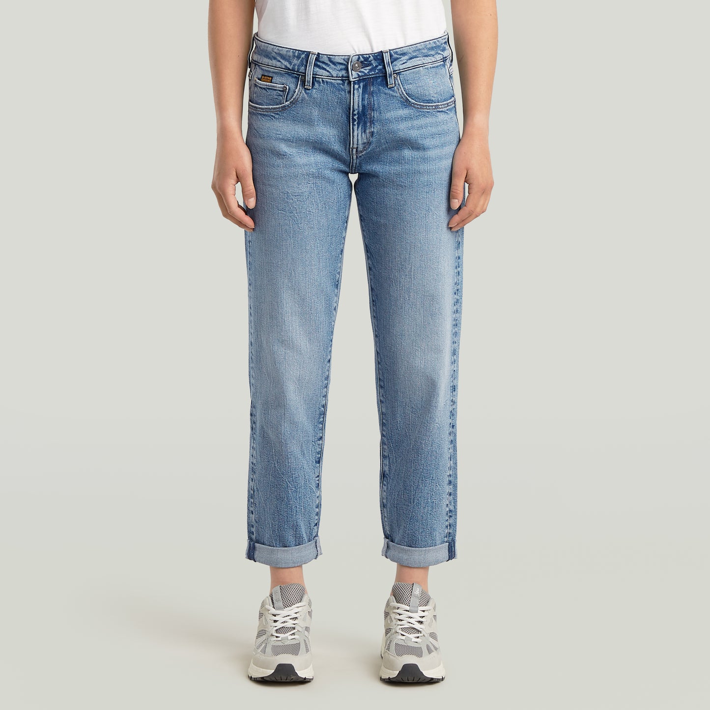 Front-Detail der G-Star Raw Kate Boyfriend Jeans in Faded Sea Point Blue – klassischer Five-Pocket-Stil und dezente Used-Waschung