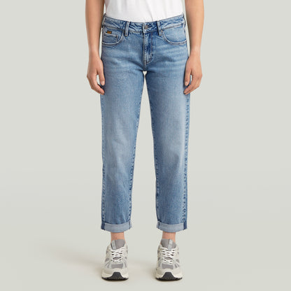 Front-Detail der G-Star Raw Kate Boyfriend Jeans in Faded Sea Point Blue – klassischer Five-Pocket-Stil und dezente Used-Waschung
