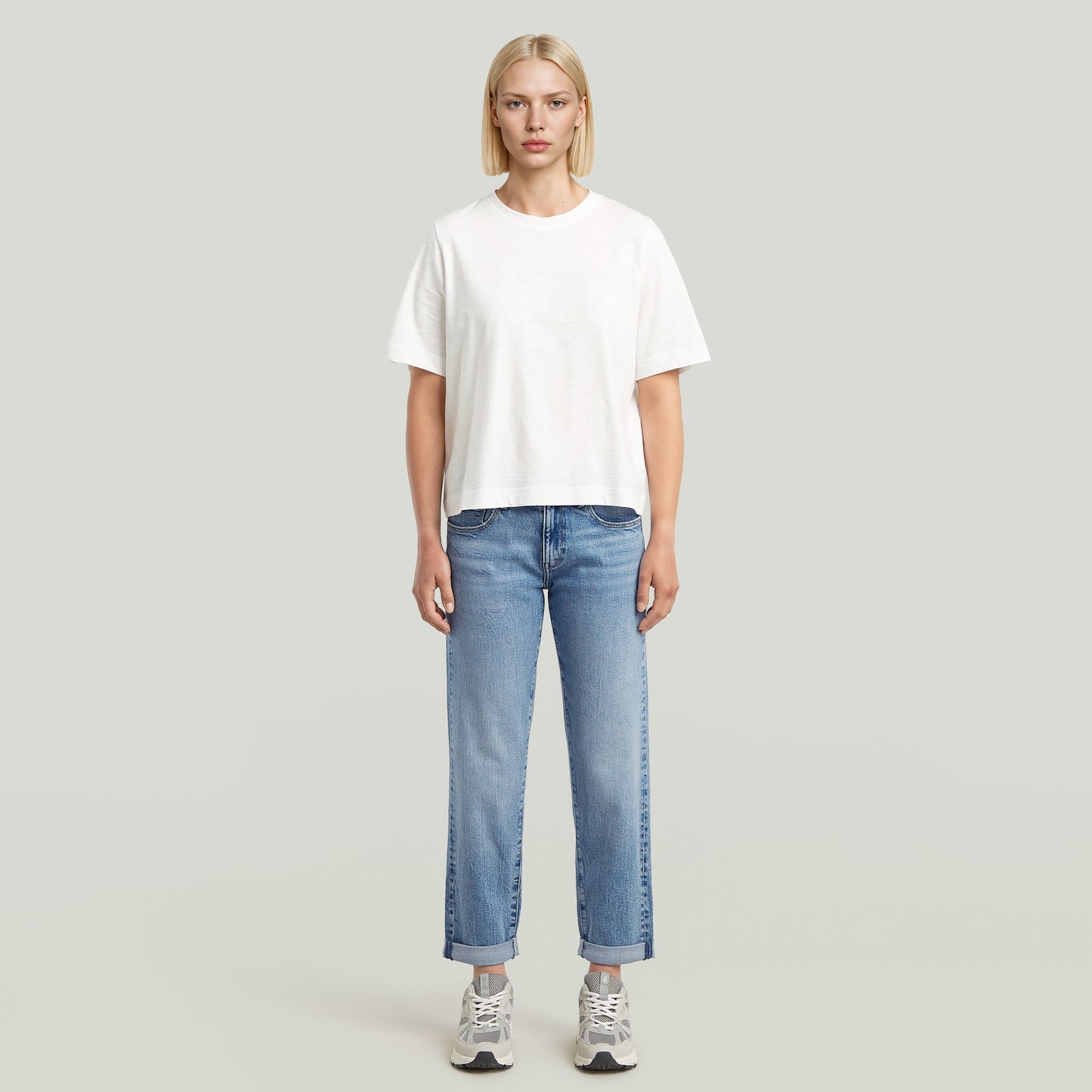 Vorderansicht der G-Star Raw Kate Boyfriend Jeans in Faded Sea Point Blue – lässige Jeans mit geradem Bein und umgeschlagenem Saum