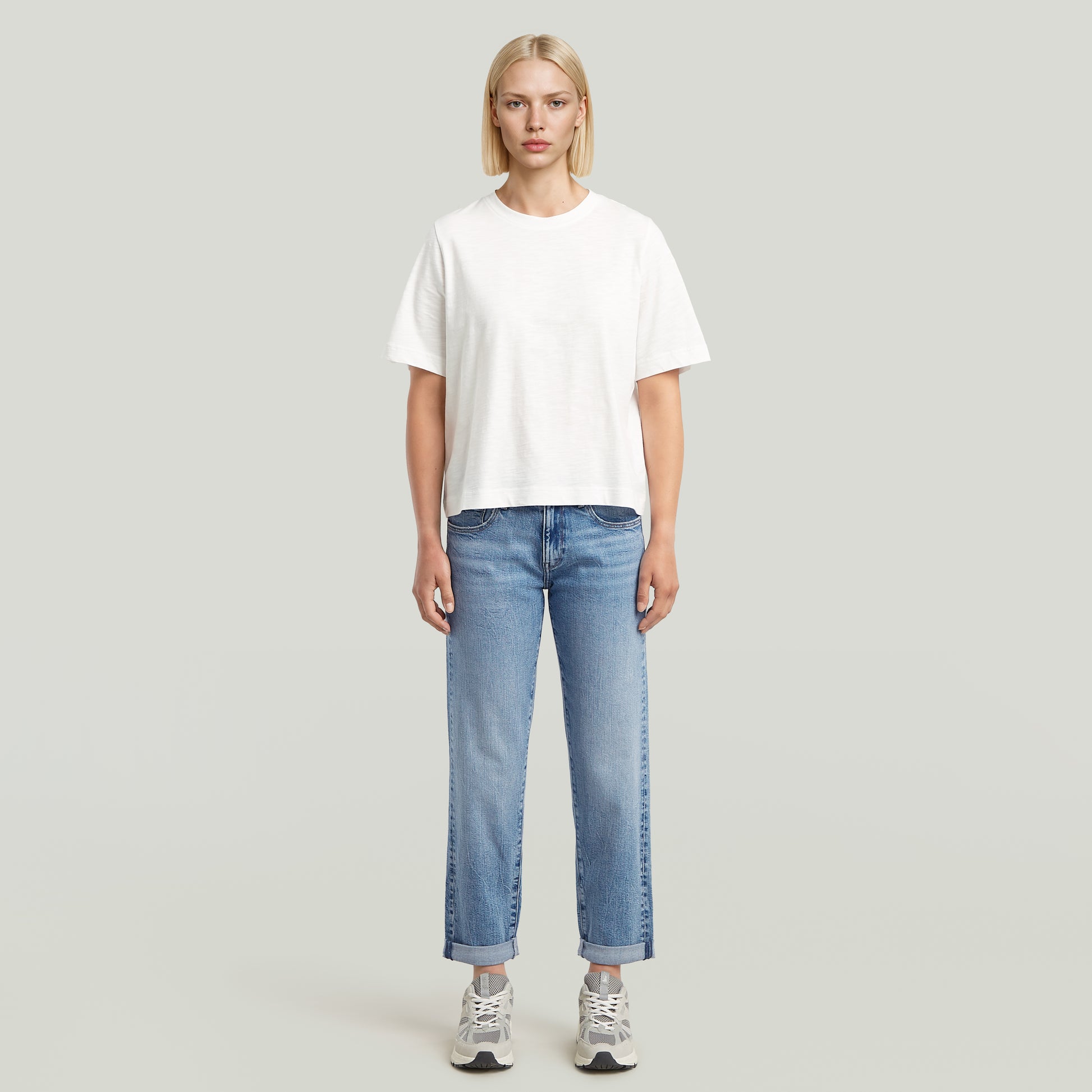 Vorderansicht der G-Star Raw Kate Boyfriend Jeans in Faded Sea Point Blue – lässige Jeans mit geradem Bein und umgeschlagenem Saum
