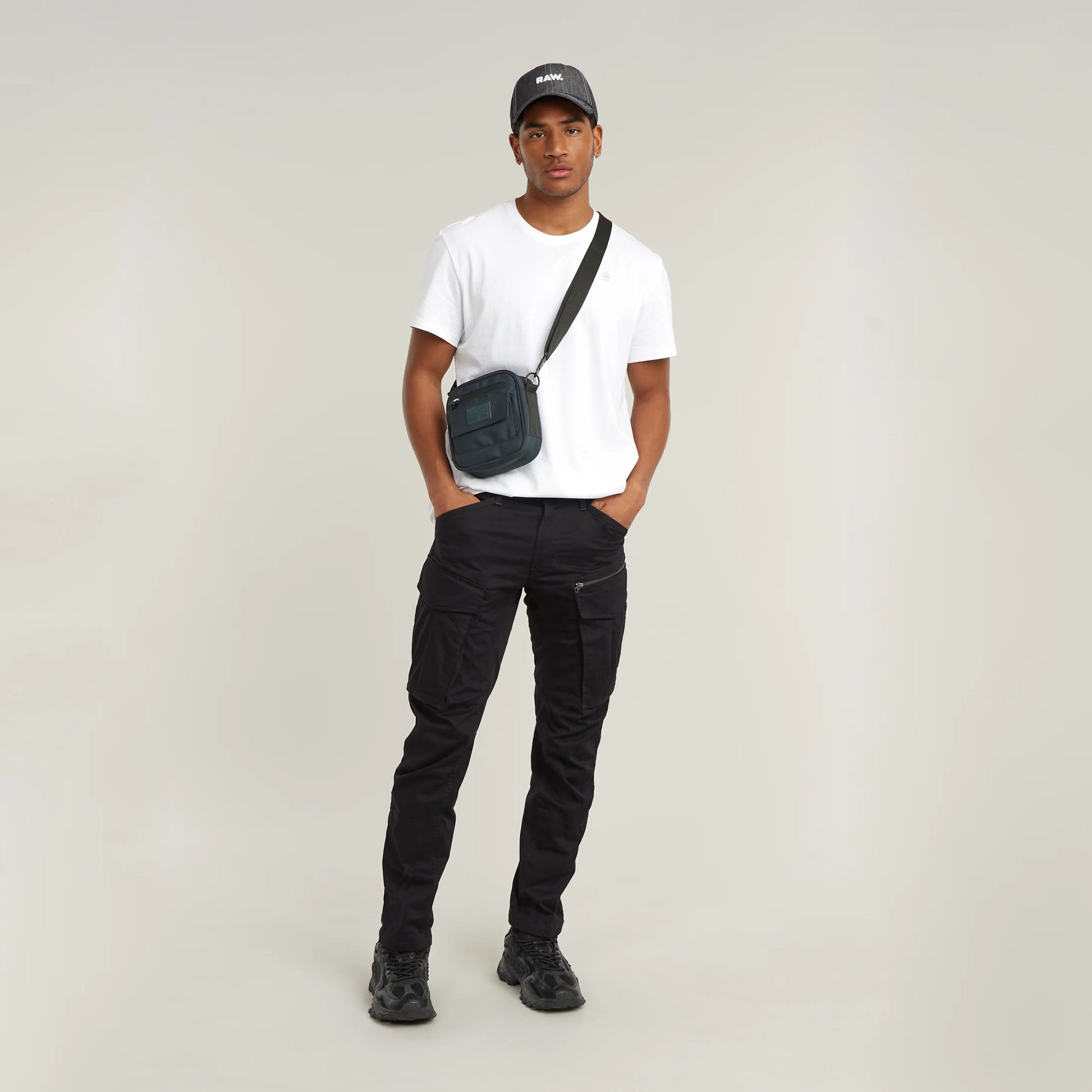 g-star-rovic-trainer-zip-3d-regular-tapered-dark-black-outfit
