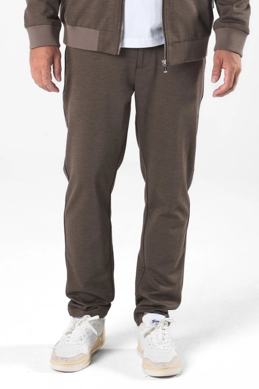 Kleinigkeit Peter Maffein Pant Brown Herren Hose mit lockerem Schnitt und geradem Bein in Vorderansicht