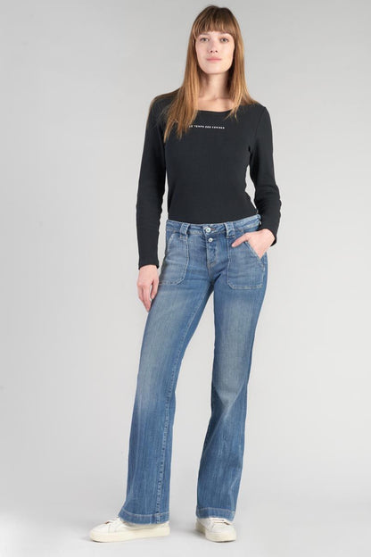 Komplettansicht von vorne der Le Temps des Cerises Flare Jeans – Mid Waist Flared – Vintage Blue N4