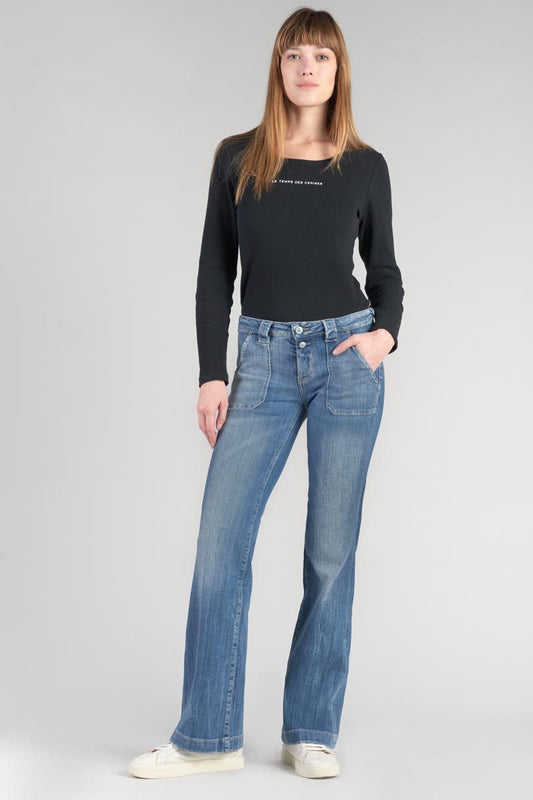 Komplettansicht von vorne der Le Temps des Cerises Flare Jeans – Mid Waist Flared – Vintage Blue N4