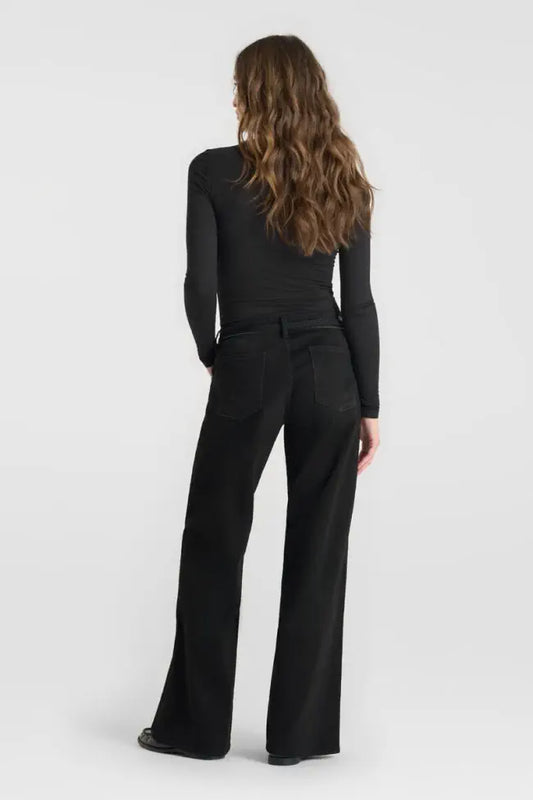 Le Temps Des Cerises Lauryn Mid Waist Wide Leg Black N1 Jeans – Rückansicht, weites Bein und mittlere Leibhöhe