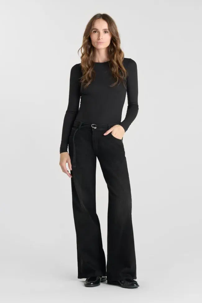 Le Temps Des Cerises Lauryn Mid Waist Wide Leg Black N1 Jeans – Vorderansicht, schwarze Wide Leg Damenjeans mit mittlerer Taille