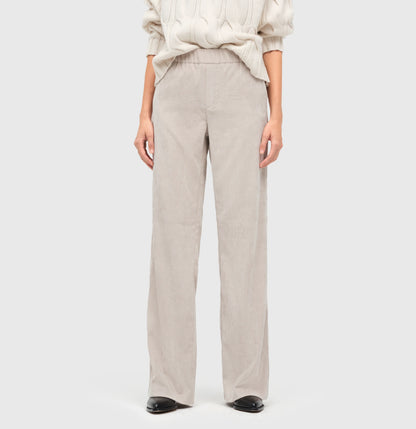 Mac Chiara Wide Leg Sand Beige – Vorderansicht der eleganten Wide-Leg-Hose in Sandbeige mit lockerer Silhouette und geradem Fall.